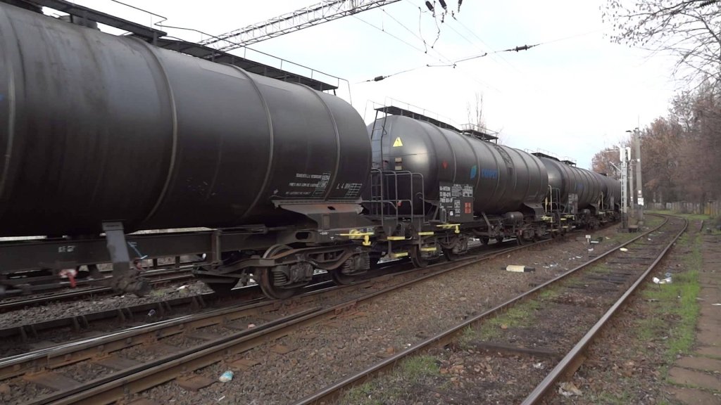  Doi tineri din Neamț au ajuns electrocutați la spital după ce s-au urcat pe un vagon de marfă pentru a face o fotografie