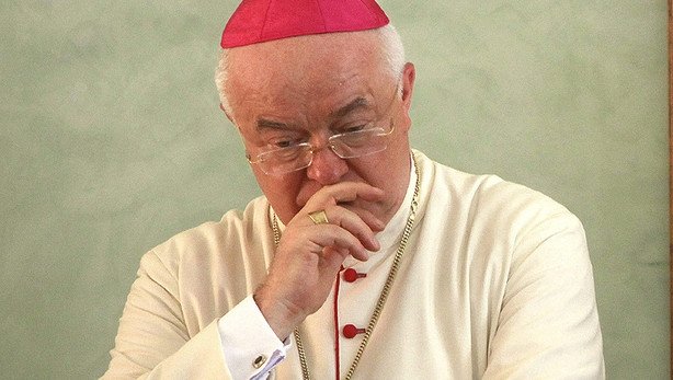 SCANDAL la Vatican. Fost arhiepiscop catolic acuzat de pedofilie, reţinut