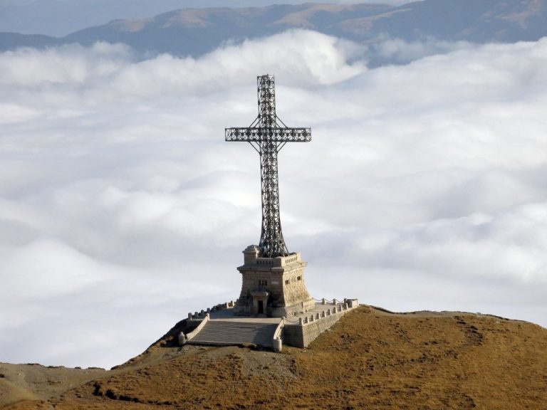 Ce vrea să facă Biserica Ortodoxă Română. Mii de oameni, ÎNFURIAŢI de iniţiativă