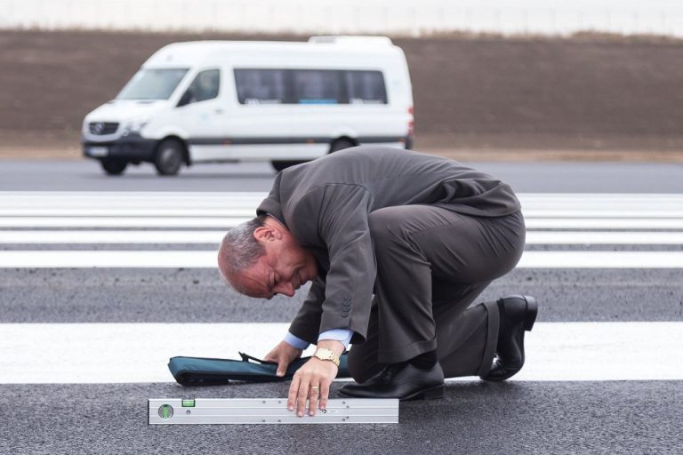 Grevă majoră în administrația publică, orchestrată de un fost lider politic din Iași