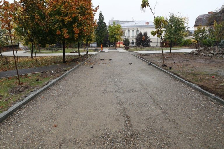 (FOTO) Parcul Mitocul Maicilor din Centrul Iaşului, reamenajat. Vedeţi cum arată