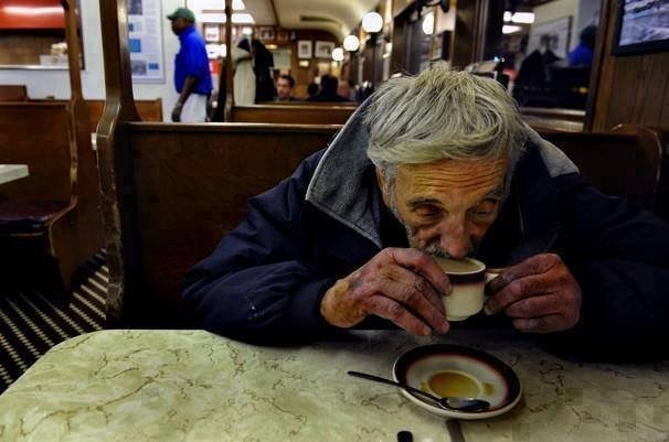 Cafele în aşteptare - o lecţie ce merită a fi învăţată de fiecare dintre noi