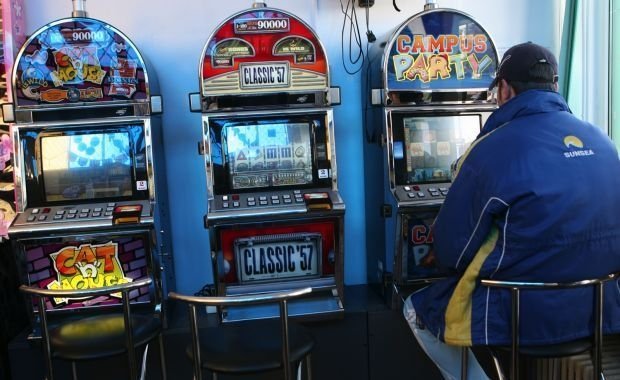 Taxa pe viciu pentru slot-machine atacată de o echipă de avocaţi români la Curtea de Justiţie a Uniunii Europene 