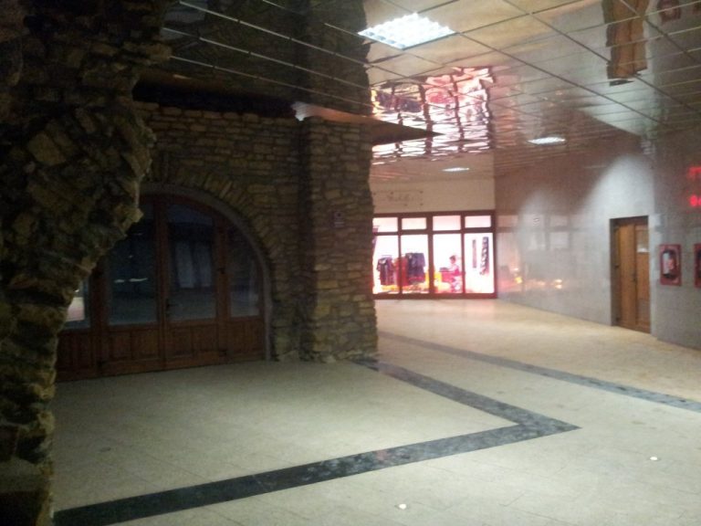 UPDATE Pasajul subteran de pe Anastasie Panu, din centrul Iaşului, lăsat în beznă