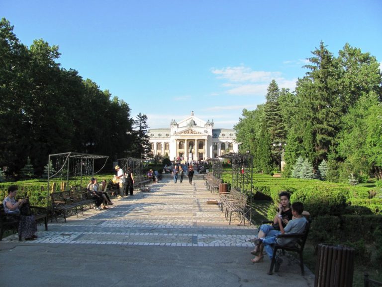 Au fost studiate posibilele surprize ce pot apărea în timpul săpăturilor la scuarul de la teatru?
