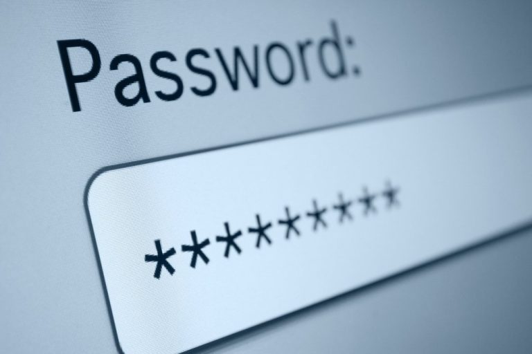 Ministrul Digitalizării anunţă că sute sau chiar mii de conturi, din reţele foarte mari, au fost închise de pe marile platforme online