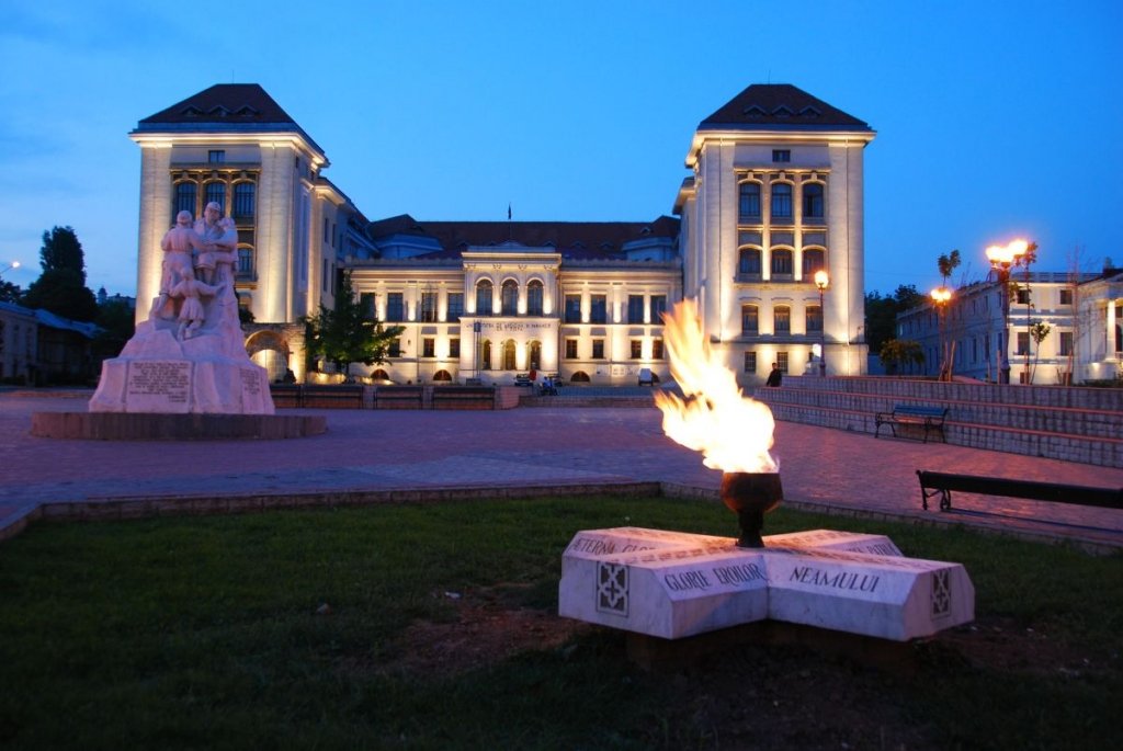  La UMF e mai rău ca după cutremur. Studenţii cer consultanţă la DNA împotriva corupţiei