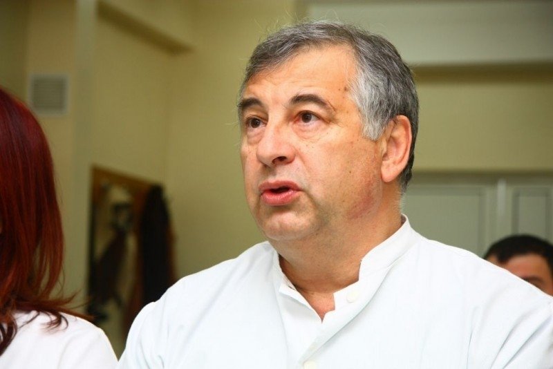 Medicul Paul Botez, obligat să dea probe ADN. Poveste cu o amantă şi un copil pe care nu îl recunoaşte
