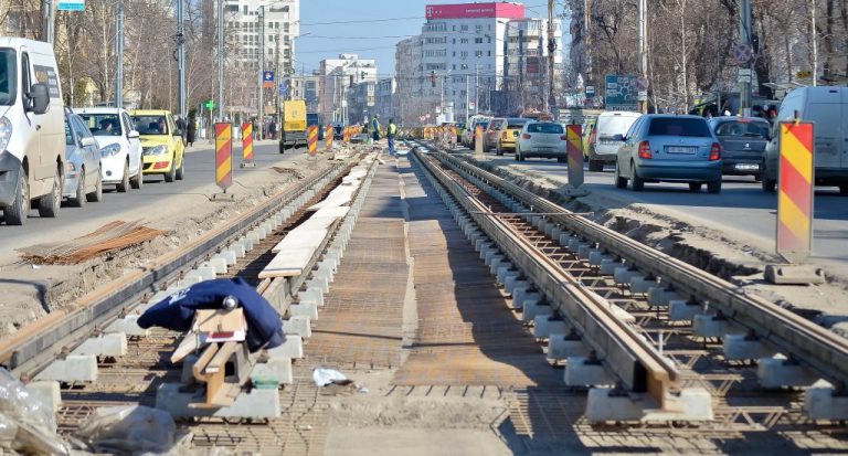 Șanțurile create de-a lungul liniilor de tramvai din Iași vor înghiți milioane de lei