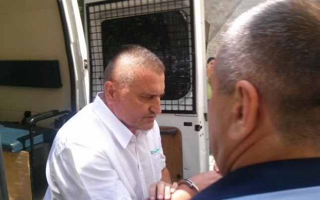  Un procuror arestat la domiciliu va merge la dentist de două ori pe săptămână