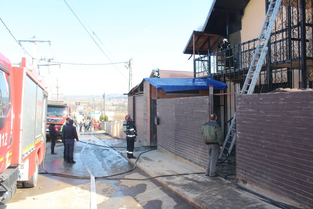  134164_90926_stiri_incendiu-lunca-cetatuii-12