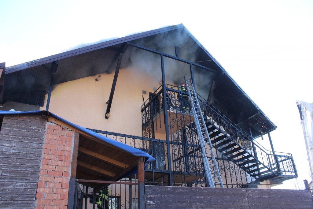  134166_90926_stiri_incendiu-lunca-cetatuii-14