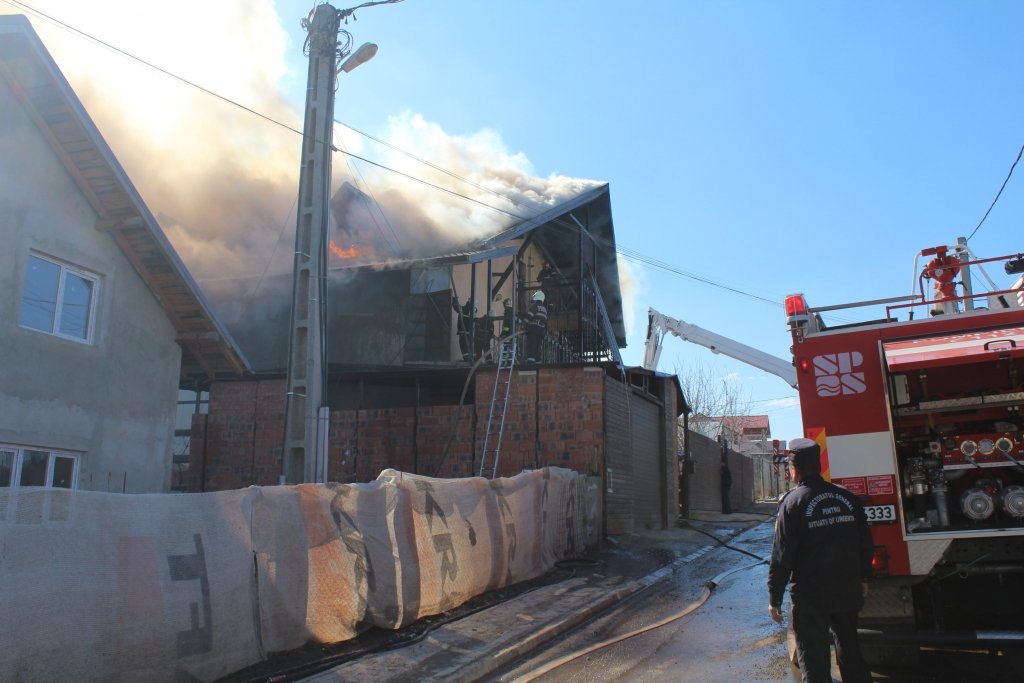  134167_90926_stiri_incendiu-lunca-cetatuii-15