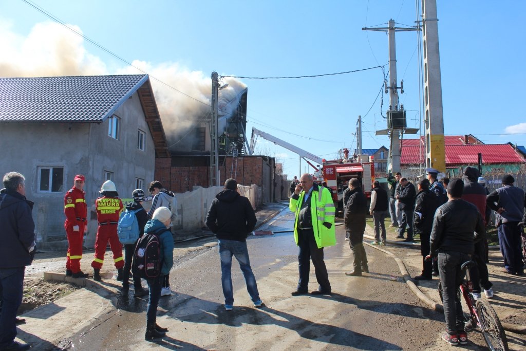  134168_90926_stiri_incendiu-lunca-cetatuii-16