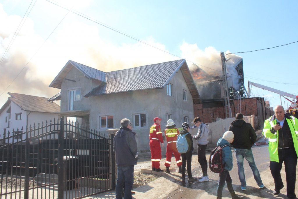  134169_90926_stiri_incendiu-lunca-cetatuii-17