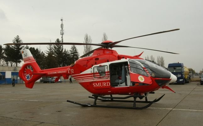  Un copil de doi ani şi patru luni a căzut în fântână, iar medicii se luptă pentru viaţa lui