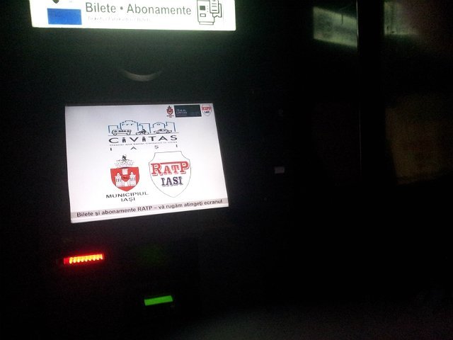 FOTO: Cine reuşeşte să-şi scoată bilete RATP de la automate pe întuneric?