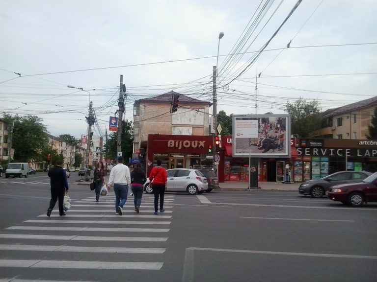 FOTO: Semafor montat pentru inducerea în eroare a pietonilor în Bucşinescu