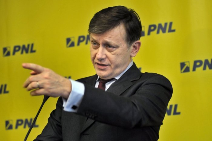 „E straniu” - Crin Antonescu a demisionat din partid: Rămas bun, PNL