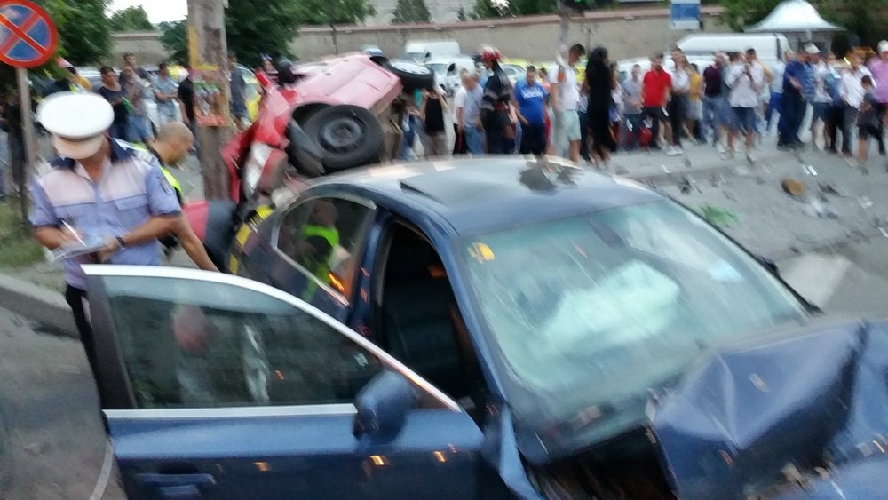  145644_97366_stiri_accident-golia-independentei-5