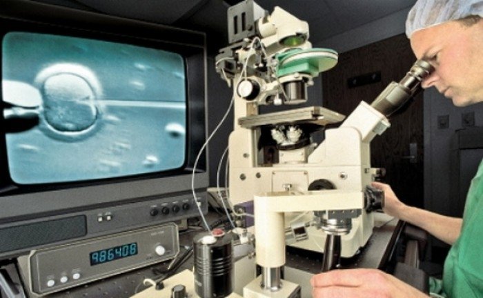 Cum a contribuit acordarea târzie a voucherelor FIV la scăderea natalității în România? Opinia unuia din cei mai cunoscuți ginecologi din Moldova