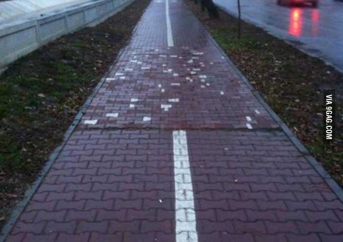 FOTO: Pista de biciclete care ne-a făcut de râs în întreaga lume a fost