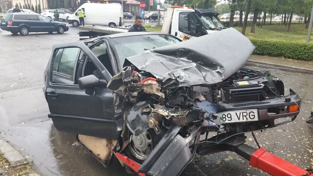  151122_100690_stiri_accident-centura-1