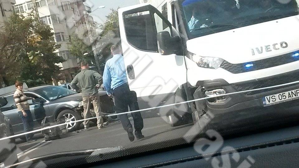  159834_106282_stiri_accident-cu-detinuti-in-pacurari-3