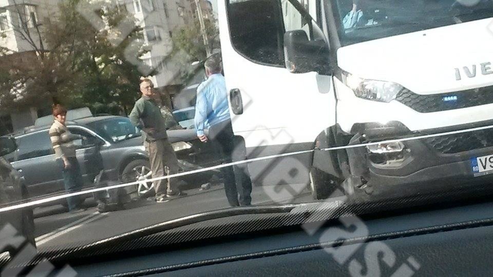  159840_106282_stiri_accident-cu-detinuti-in-pacurari