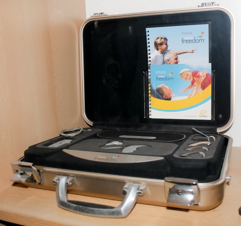  160256_106557_stiri_Implant-cohlear-1