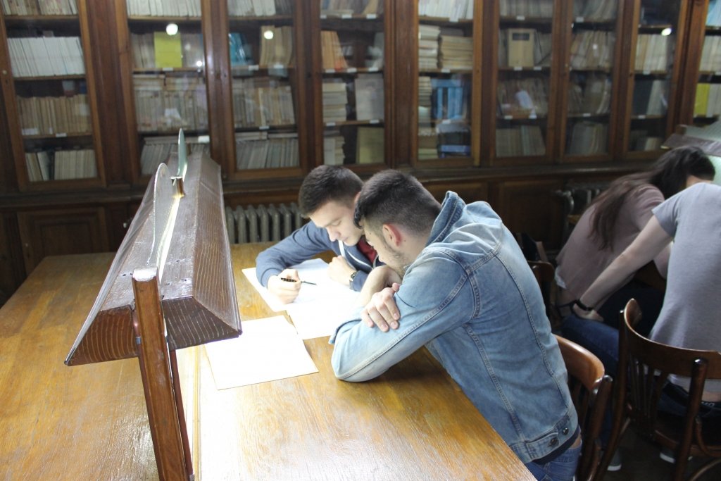  161083_107053_stiri_poza-3-Biblioteca