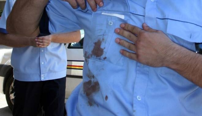  Poliţist stâlcit în bătaie de un vieţaş supărat că „nu şi-a băut cafeaua“