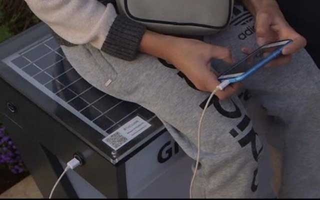  Invenţia unui student croat, la mare căutare de cei cu smarthone ieşiţi în parc