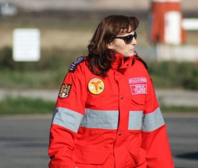  Doi medici și o asistentă de la SMURD Iași au primit decorații de la Iohannis