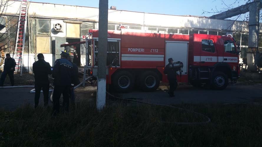  168951_111385_stiri_incendiu-la-moldomobila-iasi-2