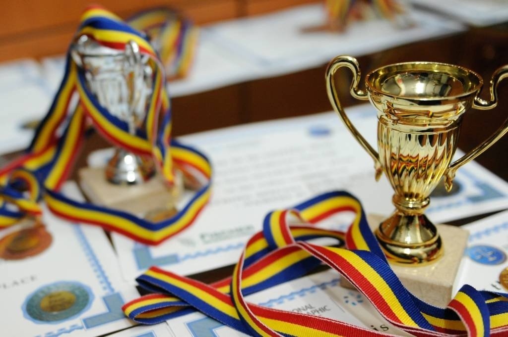  12 medalii pentru elevii ieșeni olimpici internaţionali în anul 2015
