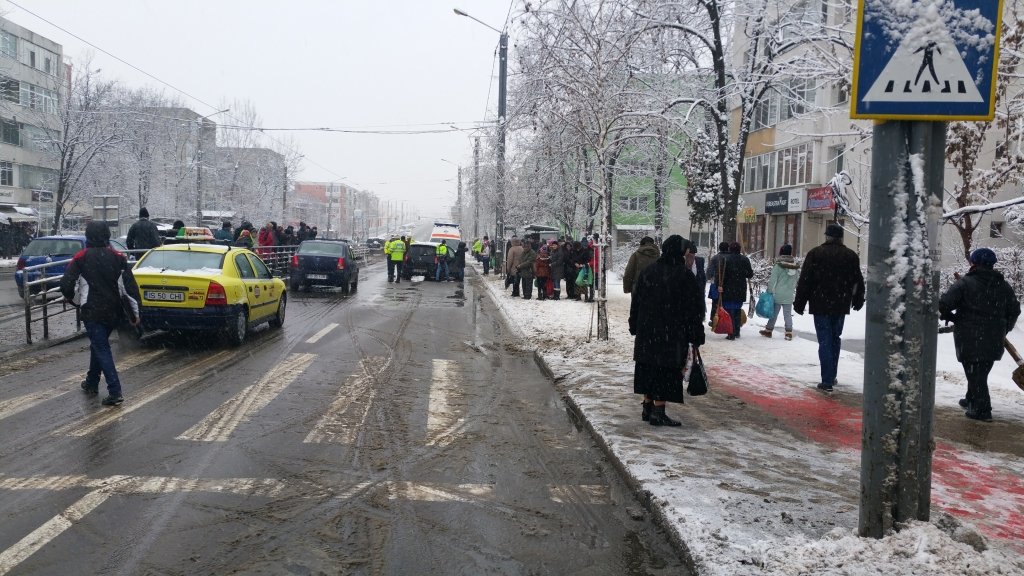  176340_115525_stiri_accident-in-podu-ros-iasi-2