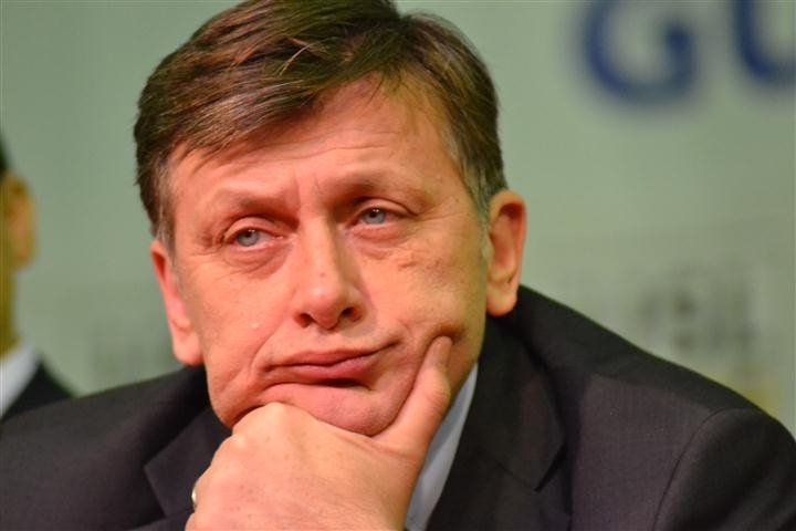 Crin Antonescu, dispărut din spațiul public de o săptămână. Surse din coaliție: șansele să fie schimbat, tot mai mari