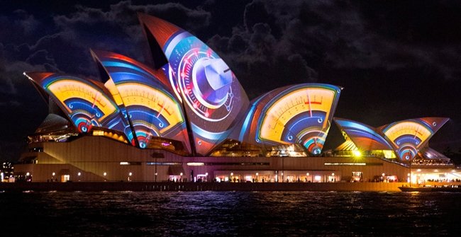 Vreti o destinatie turistica plina de culoare? Nu ratati orașul pictat cu lumină – Vivid Sydney (FOTO)