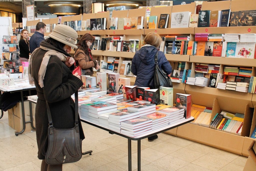  186319_1182_galerie_Targul-de-carte-Librex-foto-Dan-Luca-17