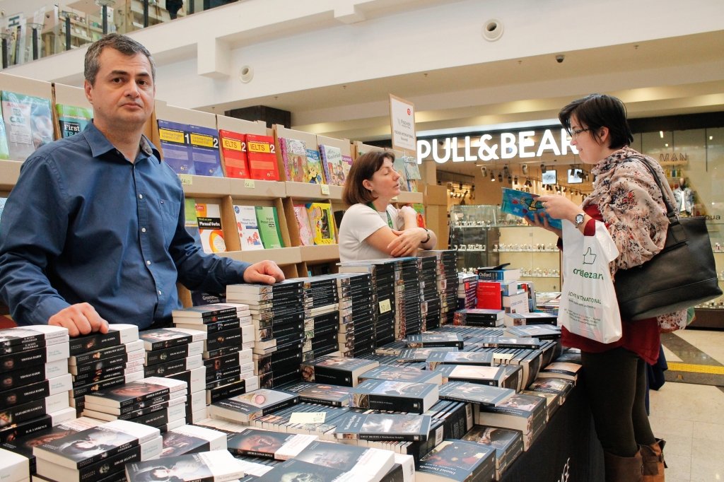  186320_1182_galerie_Targul-de-carte-Librex-foto-Dan-Luca-18