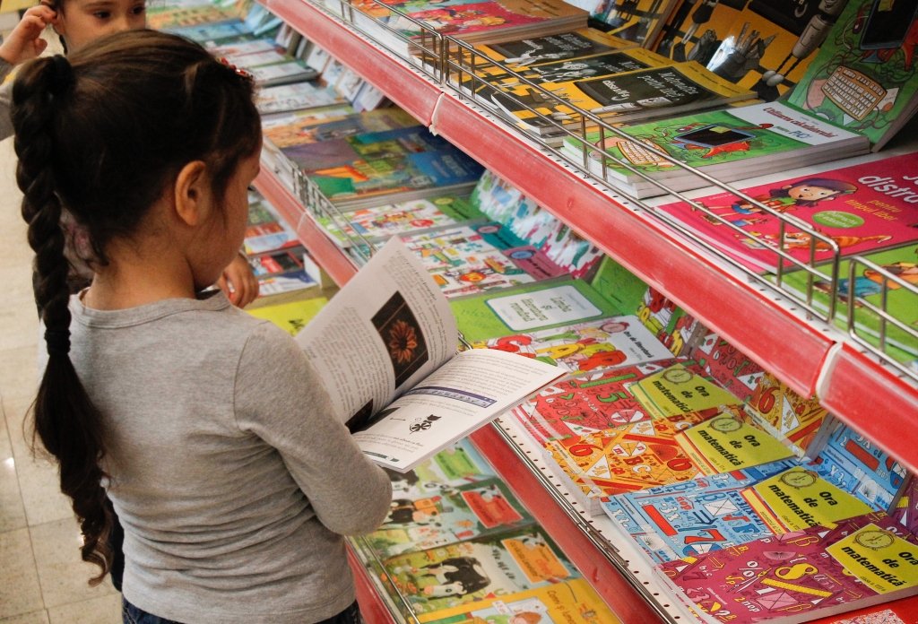  186329_1182_galerie_Targul-de-carte-Librex-foto-Dan-Luca-26