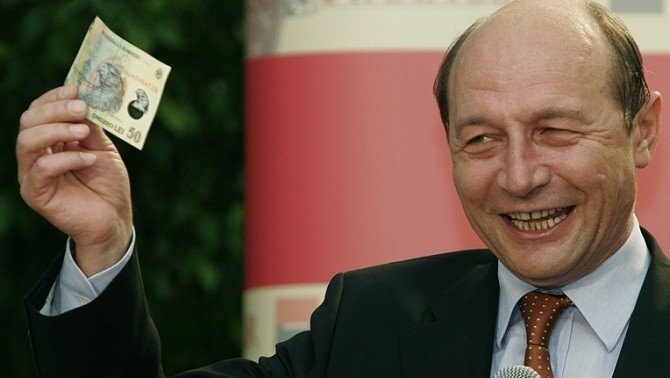 Băsescu: Am pensia de 11.000 de lei. Dar am ieşit la pensie cu 2950 de lei, în noiembrie 2014