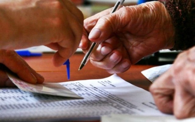 Semnăturile unui candidat la prezidențiale au disparut de pe liste pentru că erau scrise cu cerneală simpatică. Cerere la BEC: „Vă rugăm să le băgați la congelator”