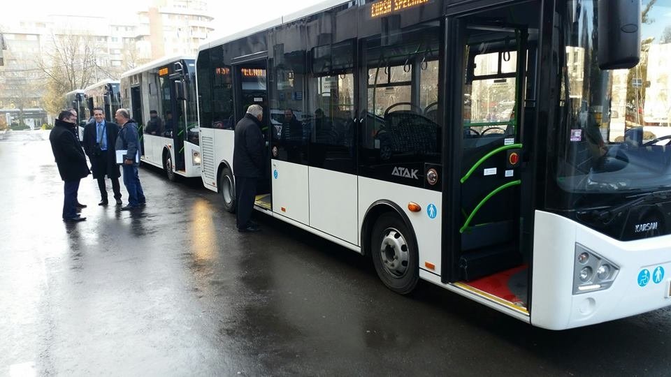 Se bat turcii cu otomanii ca să aducă autobuze la Iaşi