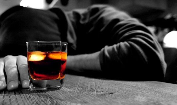 ALCOOLUL UCIDE | Instituțiile de stat din Iași tratează alcoolismul ca acum jumătate de secol. Dezvăluiri uluitoare din sistem