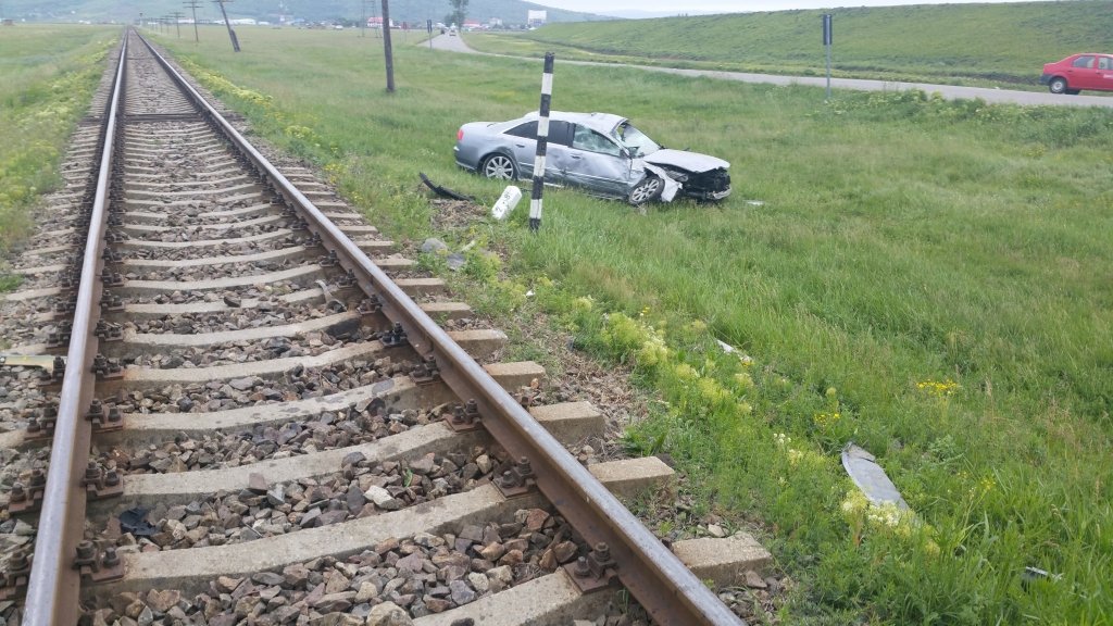  197103_128066_stiri_accident-audi-A8-6