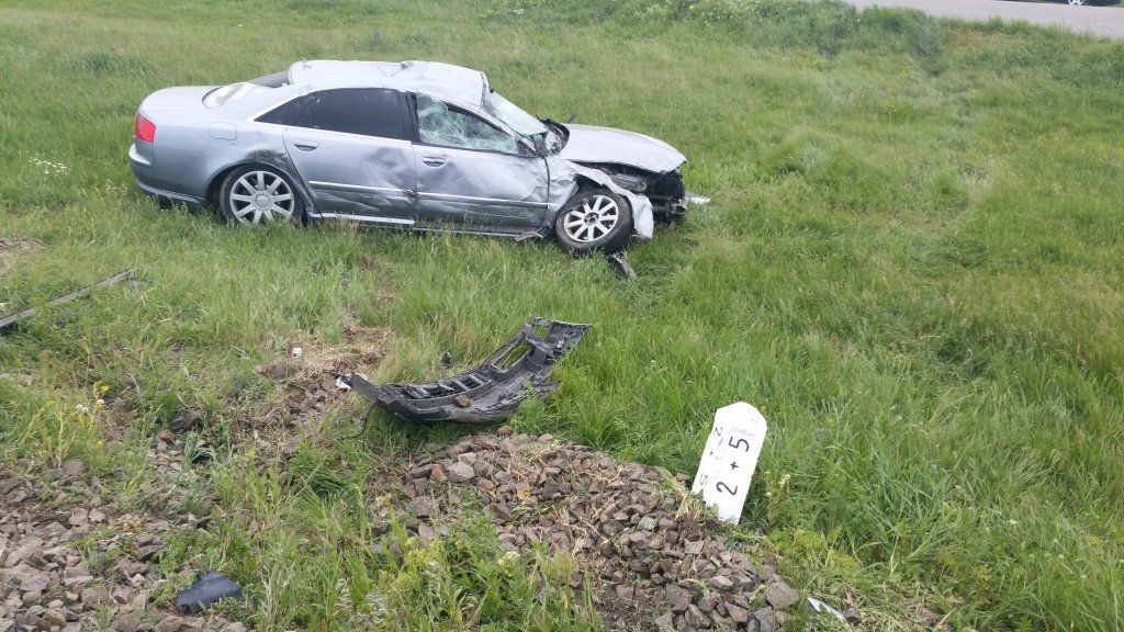  197104_128066_stiri_accident-audi-A8-8