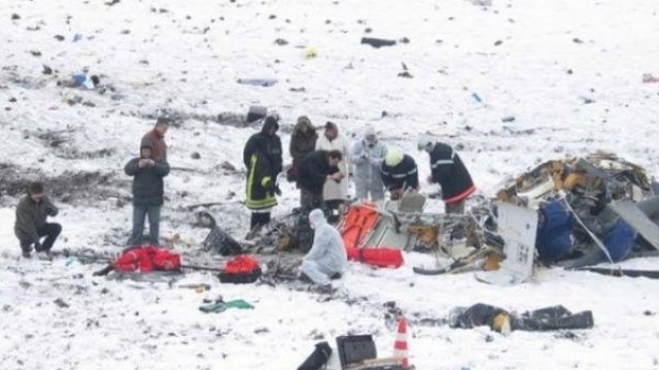  Să ne amintim. Elicopterul prăbuşit la Aroneanu în 2006, același model – EC 135