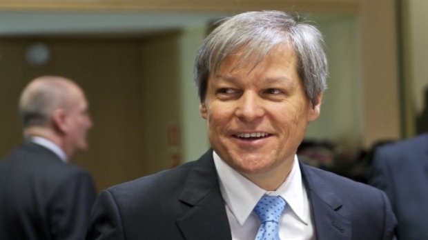 Cioloş: Societatea civilă şi generaţia nouă încep să se trezească, nu mai stau doar pe Facebook